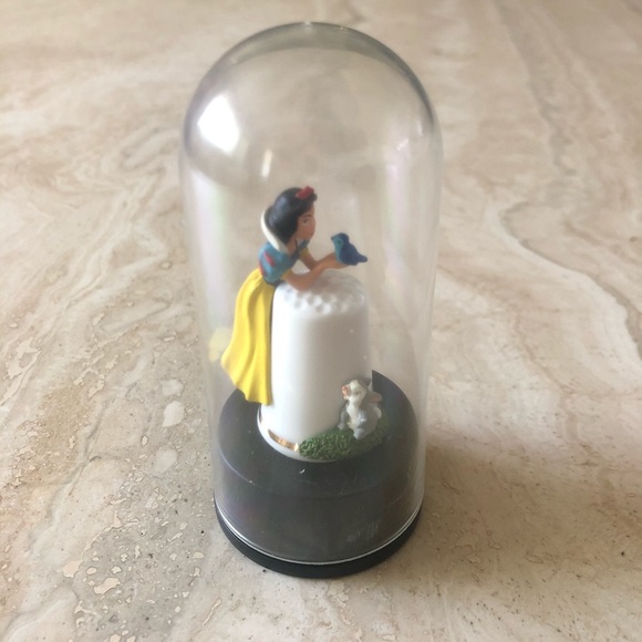 Snow White Figurine - Picture 2 of 4